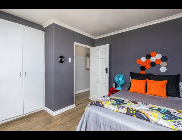 6 BEDROOM FREEHOLD FOR SALE IN FLAMINGO VLEI